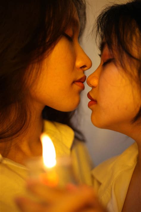 Download Lesbian Girl Close Wallpaper | Wallpapers.com