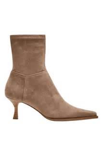 Blusas bonitas para combinar los botines de ante más elegantes para