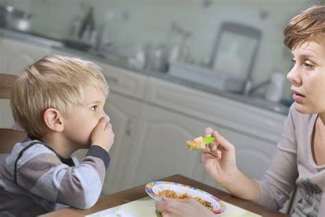 Почему ребенок плохо ест: ошибки и советы родителям малоежек | MedAboutMe