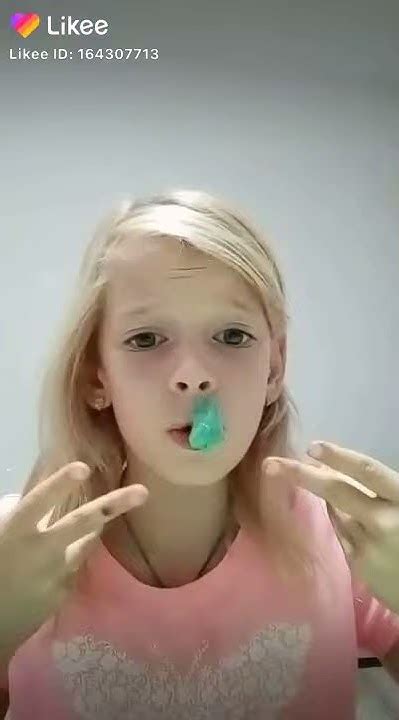 У меня в носу козюля - YouTube