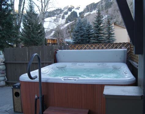 Aspen Mountain Lodge - Affordable Lodging in the Heart of Aspen