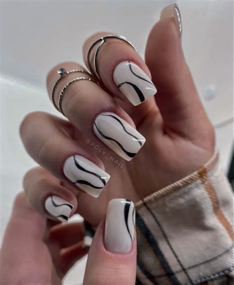 Молочный маникюр с чёрными полосками | Simple nails, Manicure, Stylish ...