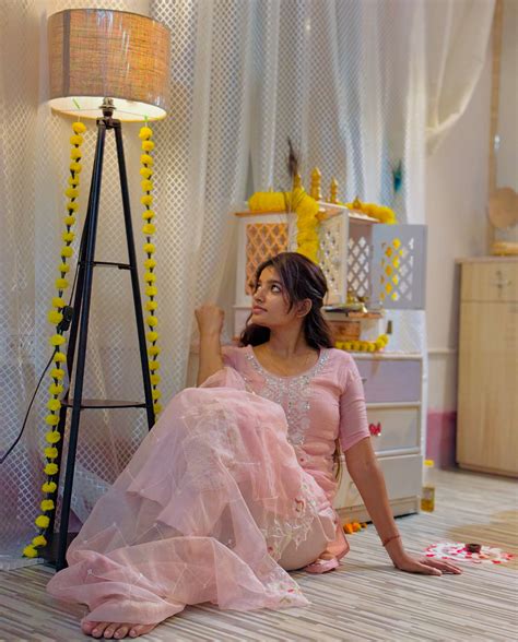 Priya Roy (@glowithpriya) • Instagram photos and videos