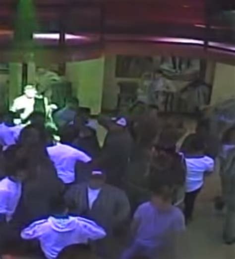 New Yorker Chokes Out Bouncer She Thought Groped Her Butt (VIDEO) - 03.