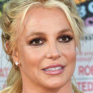 Britney Spears' Manager Stages A Desperate Intervention - ZergNet