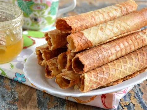 Вафельные трубочки со сгущенкой, рецепт с фото
