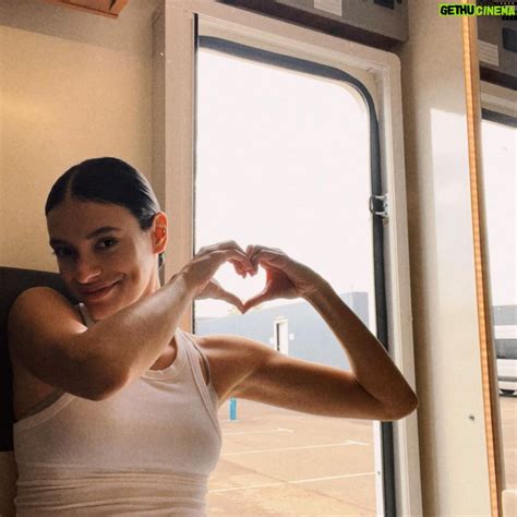 Laysla De Oliveira Wiki, Biography, Age, Photos, Spouse and more