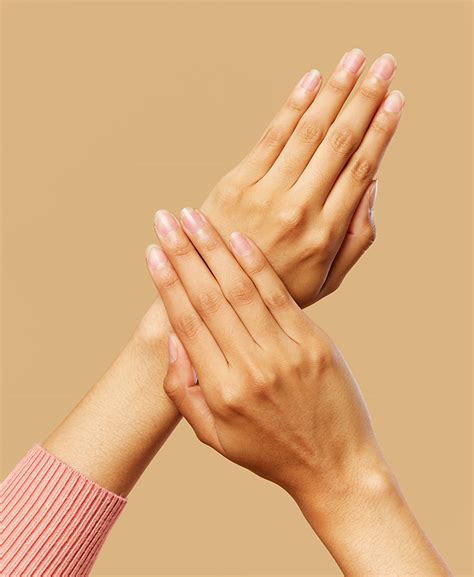 Uñas cuidadas y sin pintar, la nueva tendencia | ISDIN