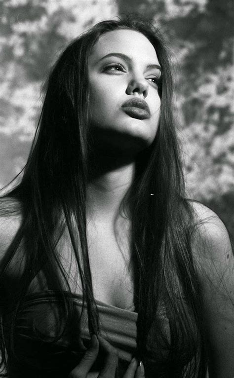 Первая фотосессия Анджелины Джоли, когда ей было всего 15 лет