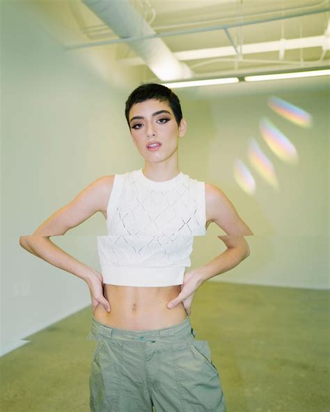 Dixie D’Amelio Live Stream Video 10/19/2022 • CelebMafia