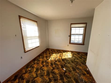 Comas Montgomery Realty and Auction Co. - Online Auction 4 Room