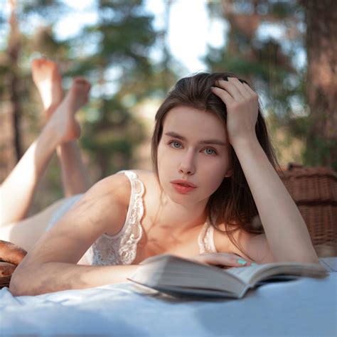 The Most Intelligent Zodiac Signs, According to Astrologers - Parade