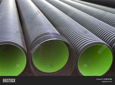 Layin Pipe – Telegraph