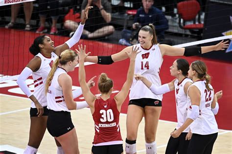 Wisconsin volleyball hands previously undefeated Texas A&M first loss