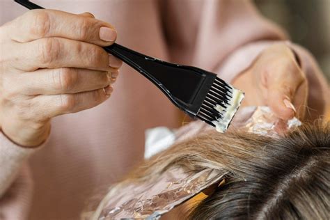 O'que Tira Mancha De Tinta De Cabelo - Como tirar mancha de tinta de cabelo da pele? Veja passo a passo