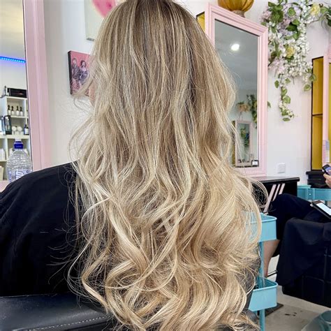 Beauty experts argue over the best layers hair blonde technique 1