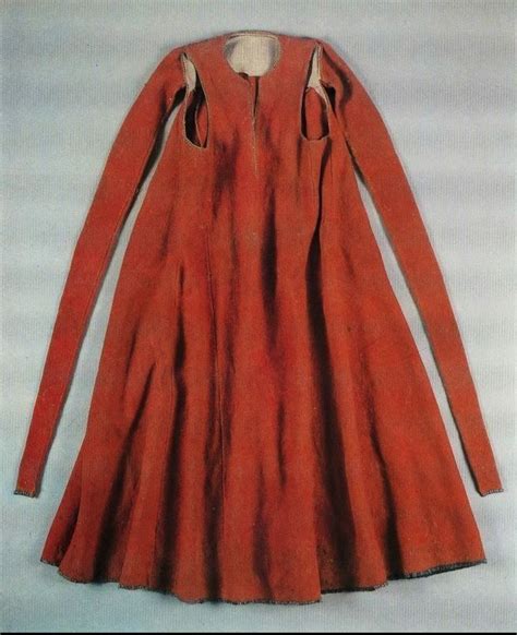 Woman's overgown, pinned from Sophia Shashunova on FB https://www ...