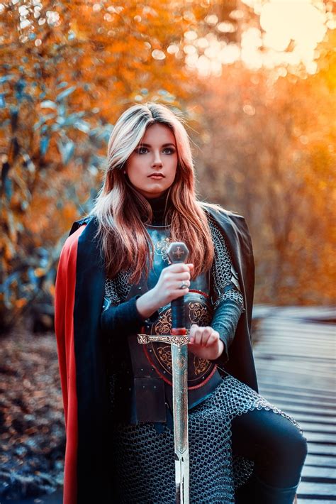 Пин от пользователя Natalya Kucher на доске Дівчина змечем ...