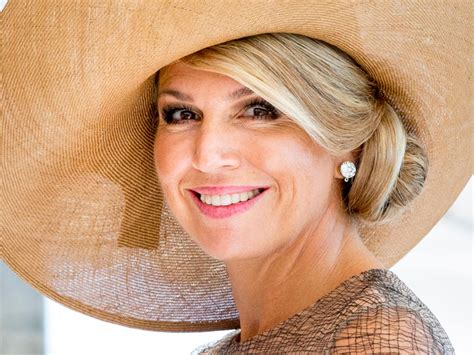 Máxima en Ariane juichen Oranjeleeuwinnen toe op EK: 'Geweldig trots'