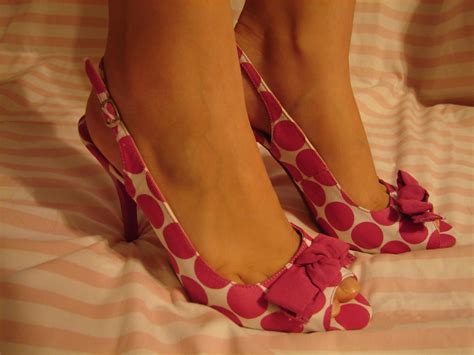 The Crafty Chick: Pink Polka Dot Shoes