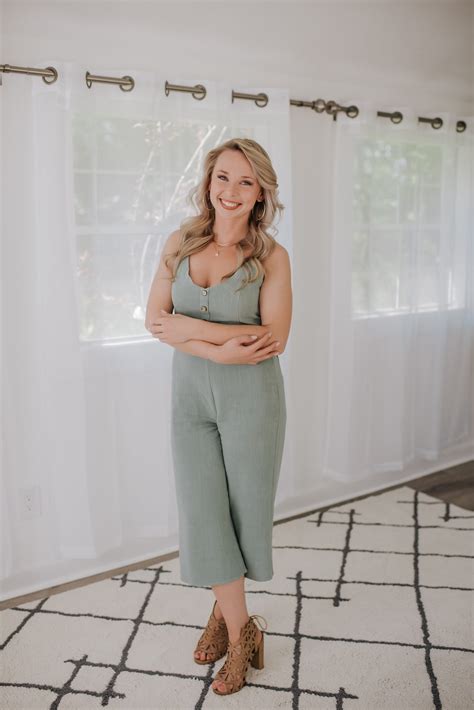 About - Bella Reid