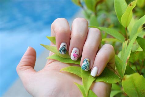 7 Populaire nagellak kleuren& nail art voor de zomer van 2024 ...