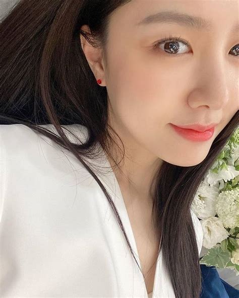 Seo Ji-hye , 'You look beautiful even if you smile lightly', sprays ...