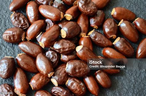 Lubang Buah Leci Biji Berwarna Coklat Buah Eksotis Biji Leci Matang ...