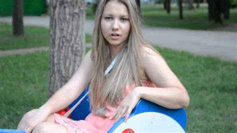Ульяна Молокова в парке с любимой подругой) - YouTube