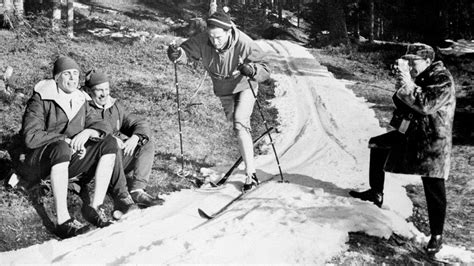 Transgender athlete Renée Richards barred from U.S. Open | August 27