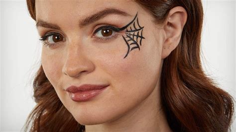 Easy Spider Web Makeup for Halloween - L’Oréal Paris