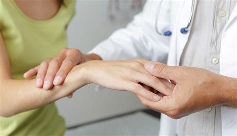 Dolore e Formicolio alle Mani. Cause e Trattamenti - VediamociChiara