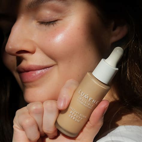 INVISIBLE ILLUMINATION Glow Beauty Serum Lumene | PURISH
