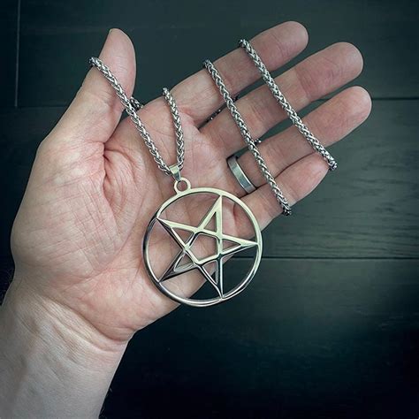 Pentagram upside down, oversized shiny version - NECKLACE – TORVENIUS