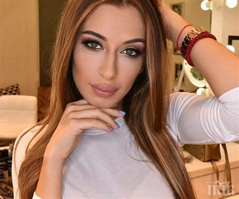 Хитовата сръбска поп-фолк звезда Теа Таирович ще гостува в Megami Club ...