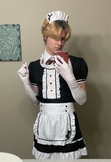 I love my maid dress ️ : r/femboy