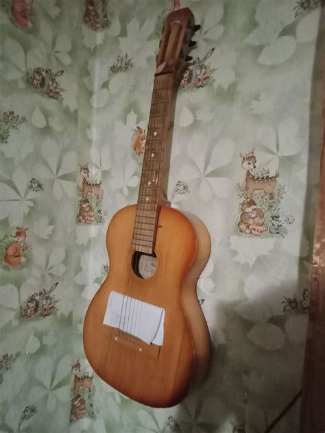 Классическая акустическая советская гитара