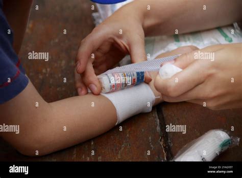 applying pressure  wound  res stock photography  images alamy