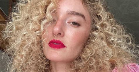 Why Oribe Dry Texturizing Spray Is Crucial For Fluffy Curls