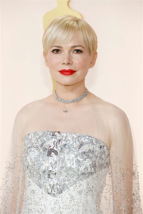 Michelle Williams zeigt uns den angesagtesten Schuhtrend im Frühling