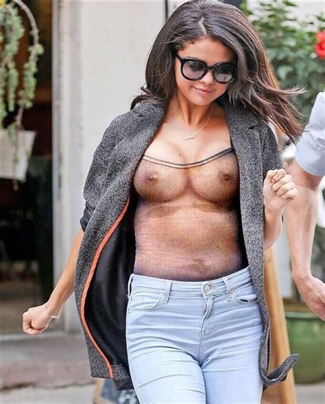 selena gomezboobs 4
