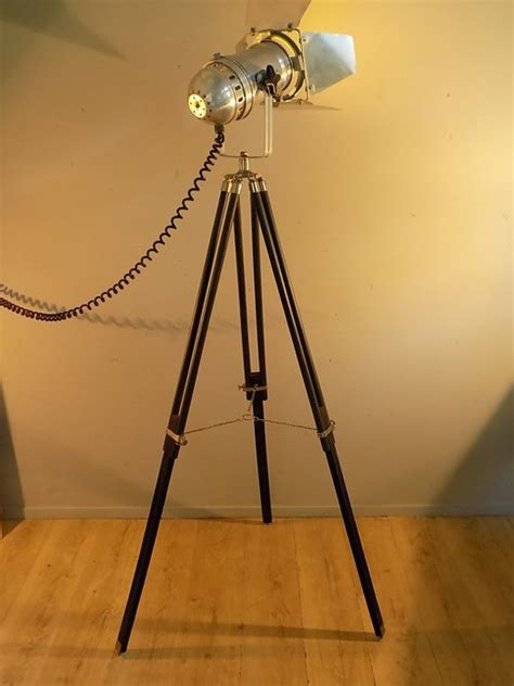 3 poot spot lamp (1) - Aluminium, Hout - Catawiki