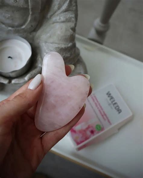 Гуаша скребок для лица