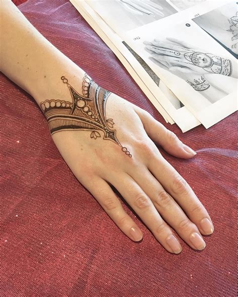 Simple Mehndi Design – From Basic to Expert level Artist