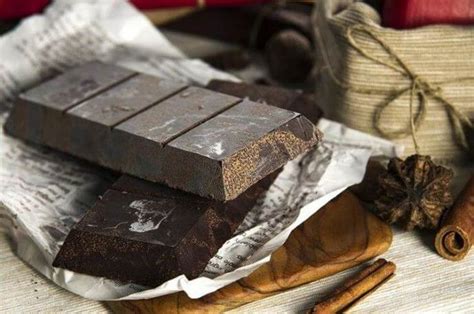Белый налет на шоколаде: что это значит