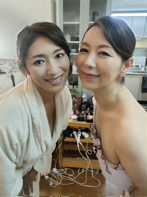 레전드와 사진 찍은 코바야카와 레이코 .jpg : MLBPARK