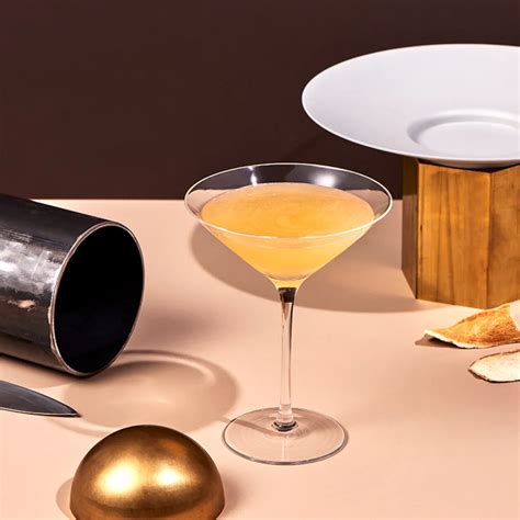 Cosmopolitan | How to make cocktail recipe | Cointreau International