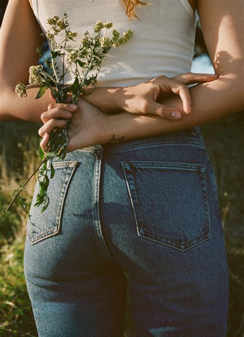 Sustainable denim brands will soon release buckle pants 18