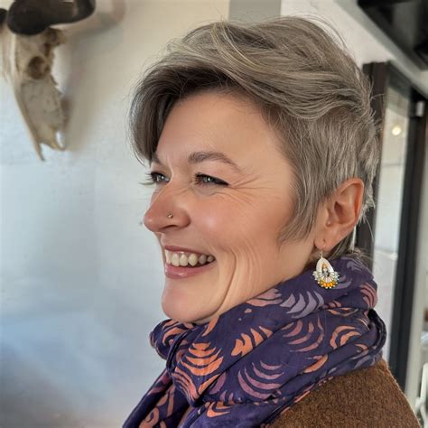 How to Transition to Natural Gray Hair With Style - elle.b savvy