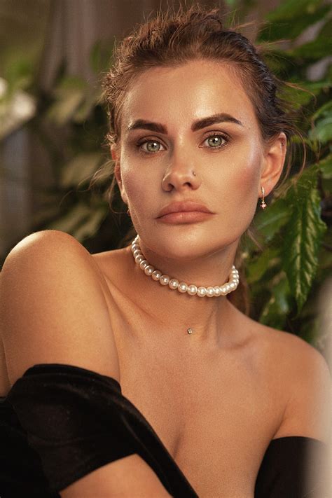 Anastasia Mitina - Portreit - Fuzz Magazine